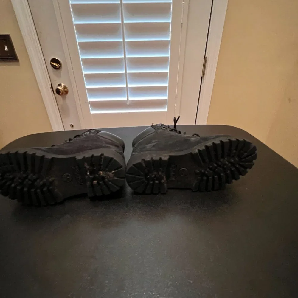 Timberland size 9 black boots